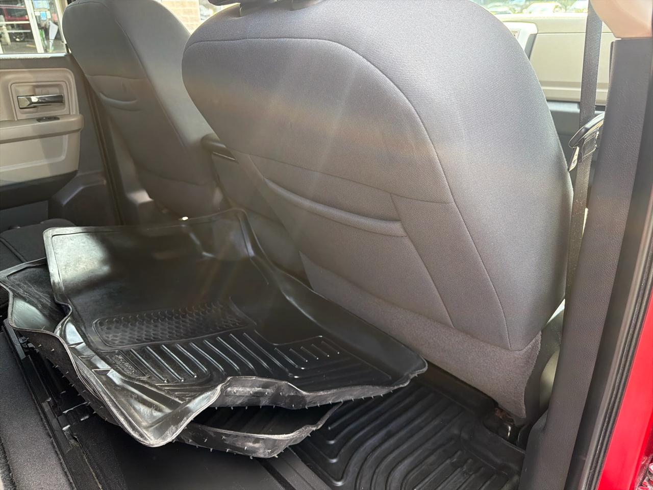 RAM 1500 4WD Quad Cab 140.5" Big Horn 2012