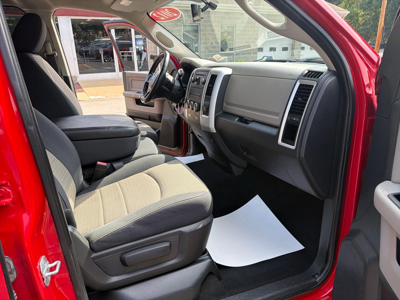 RAM 1500 4WD Quad Cab 140.5" Big Horn 2012