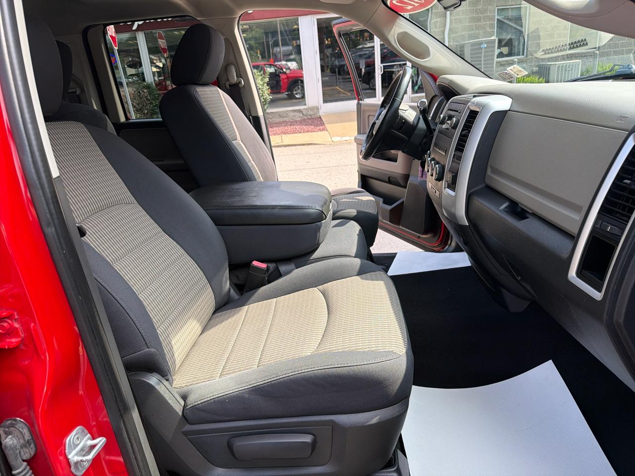 RAM 1500 4WD Quad Cab 140.5" Big Horn 2012