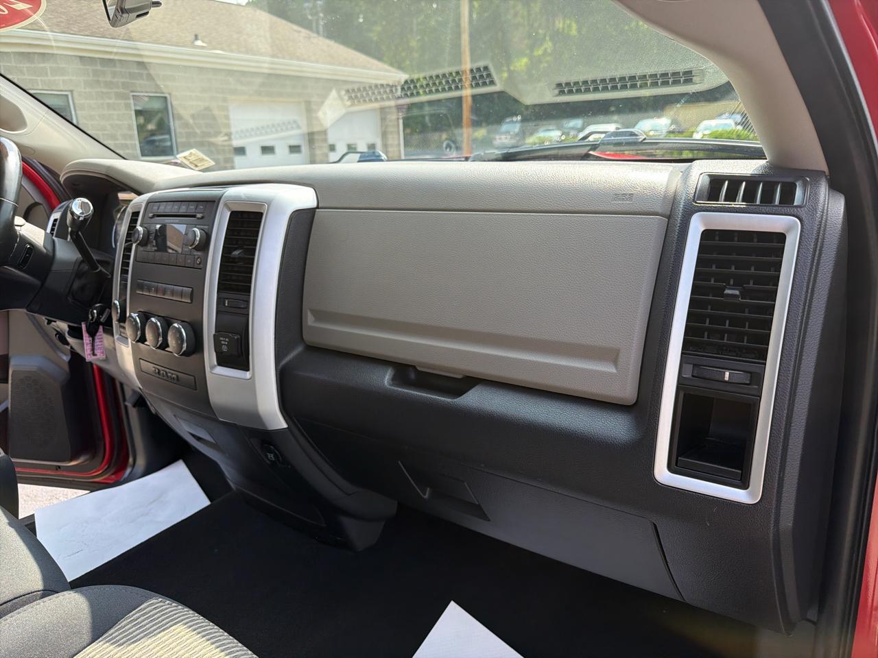 RAM 1500 4WD Quad Cab 140.5" Big Horn 2012