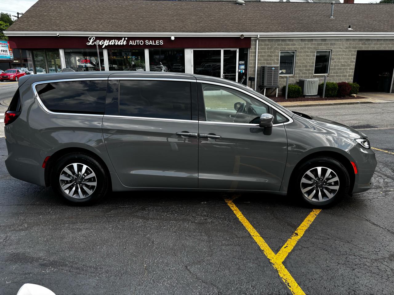 Chrysler Pacifica Hybrid Touring L FWD 2022