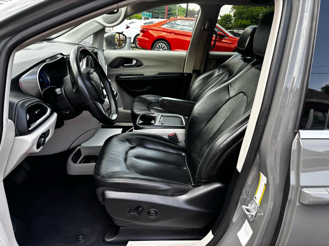Chrysler Pacifica Hybrid Touring L FWD 2022
