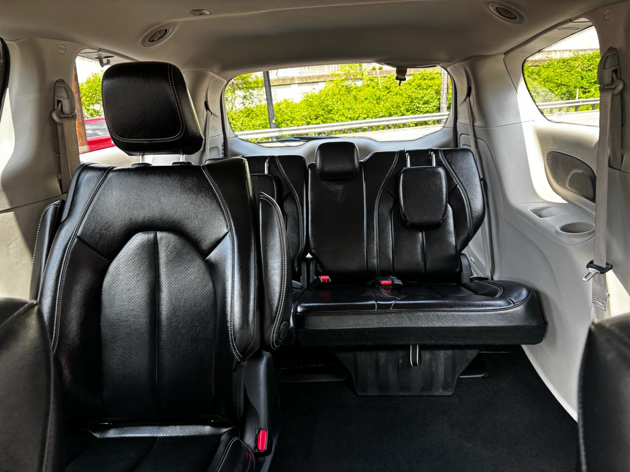Chrysler Pacifica Hybrid Touring L FWD 2022