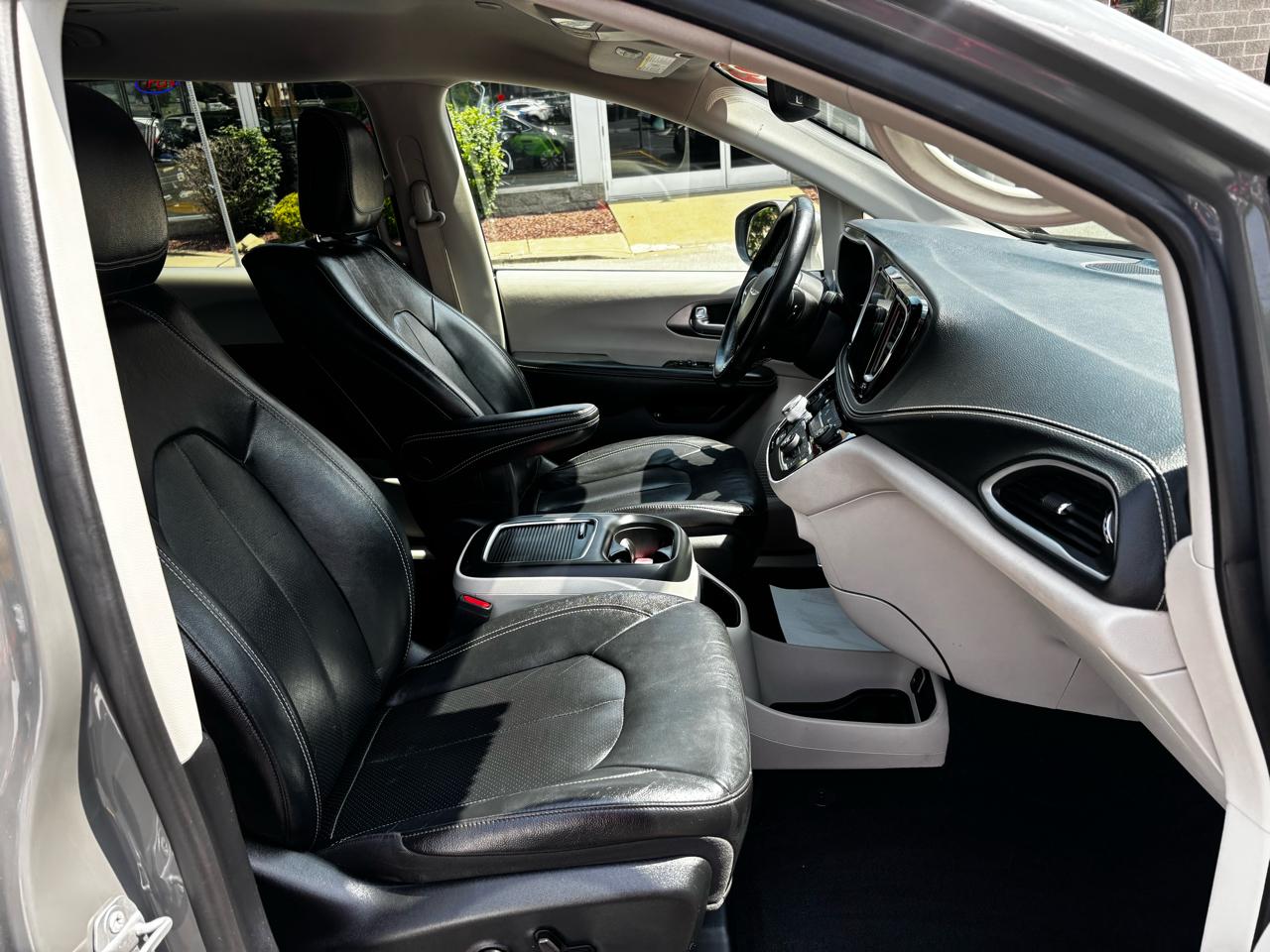 Chrysler Pacifica Hybrid Touring L FWD 2022