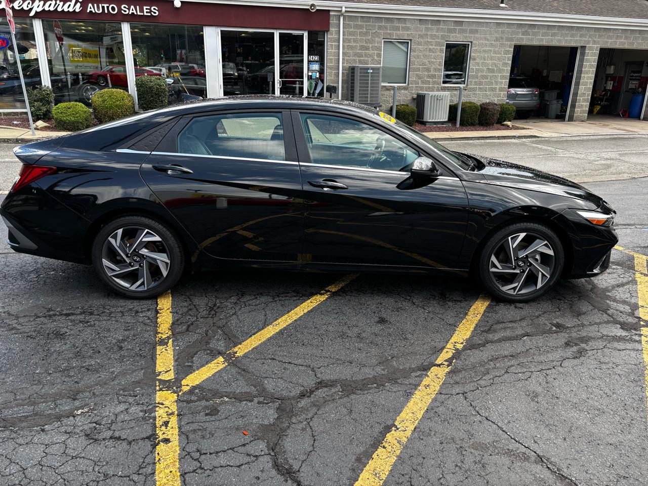 Hyundai Elantra Limited IVT 2025