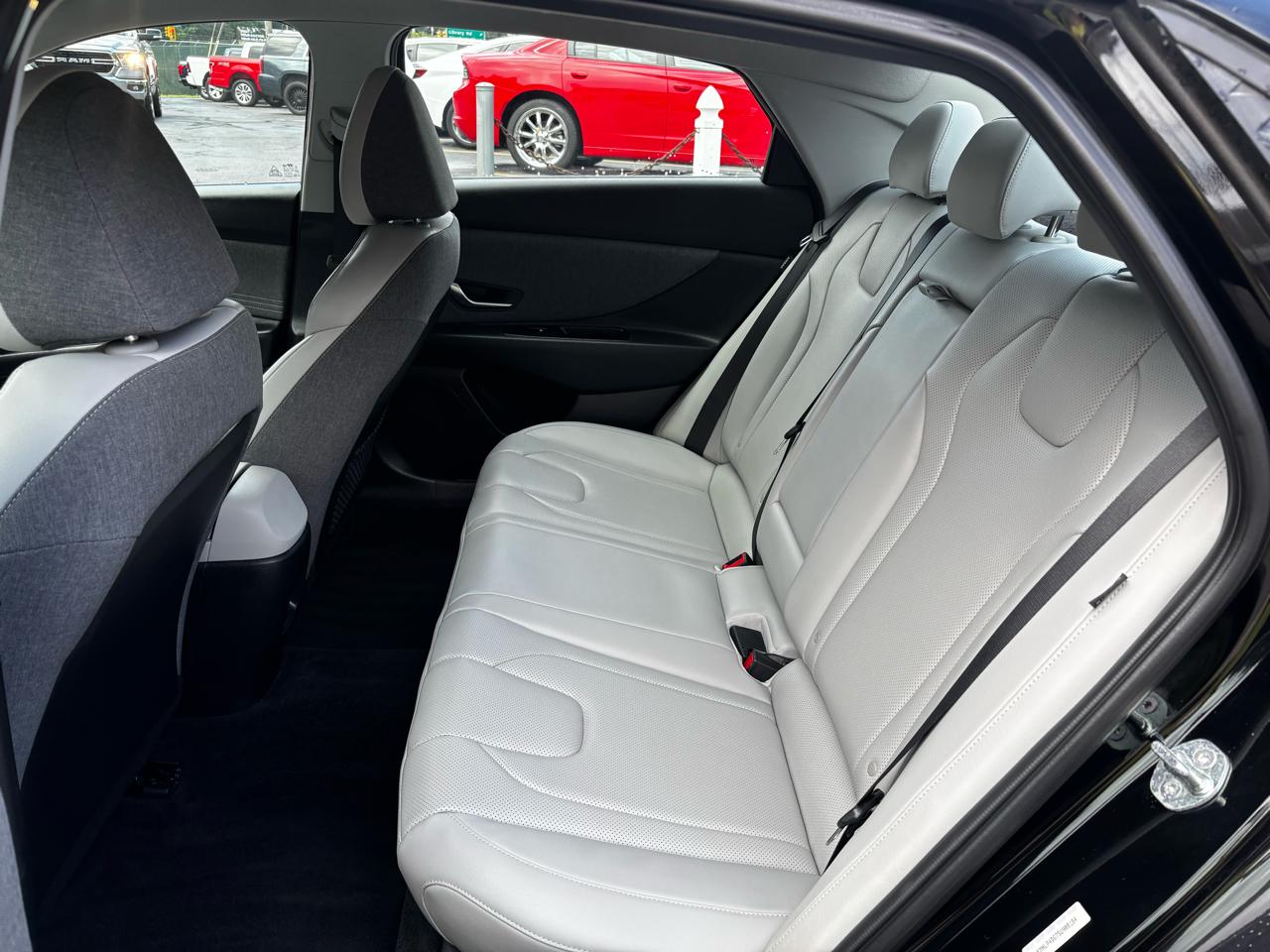 Hyundai Elantra Limited IVT 2025