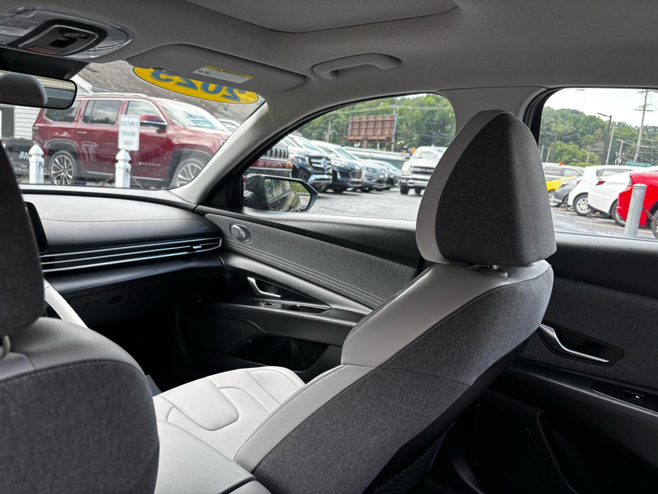 Hyundai Elantra Limited IVT 2025