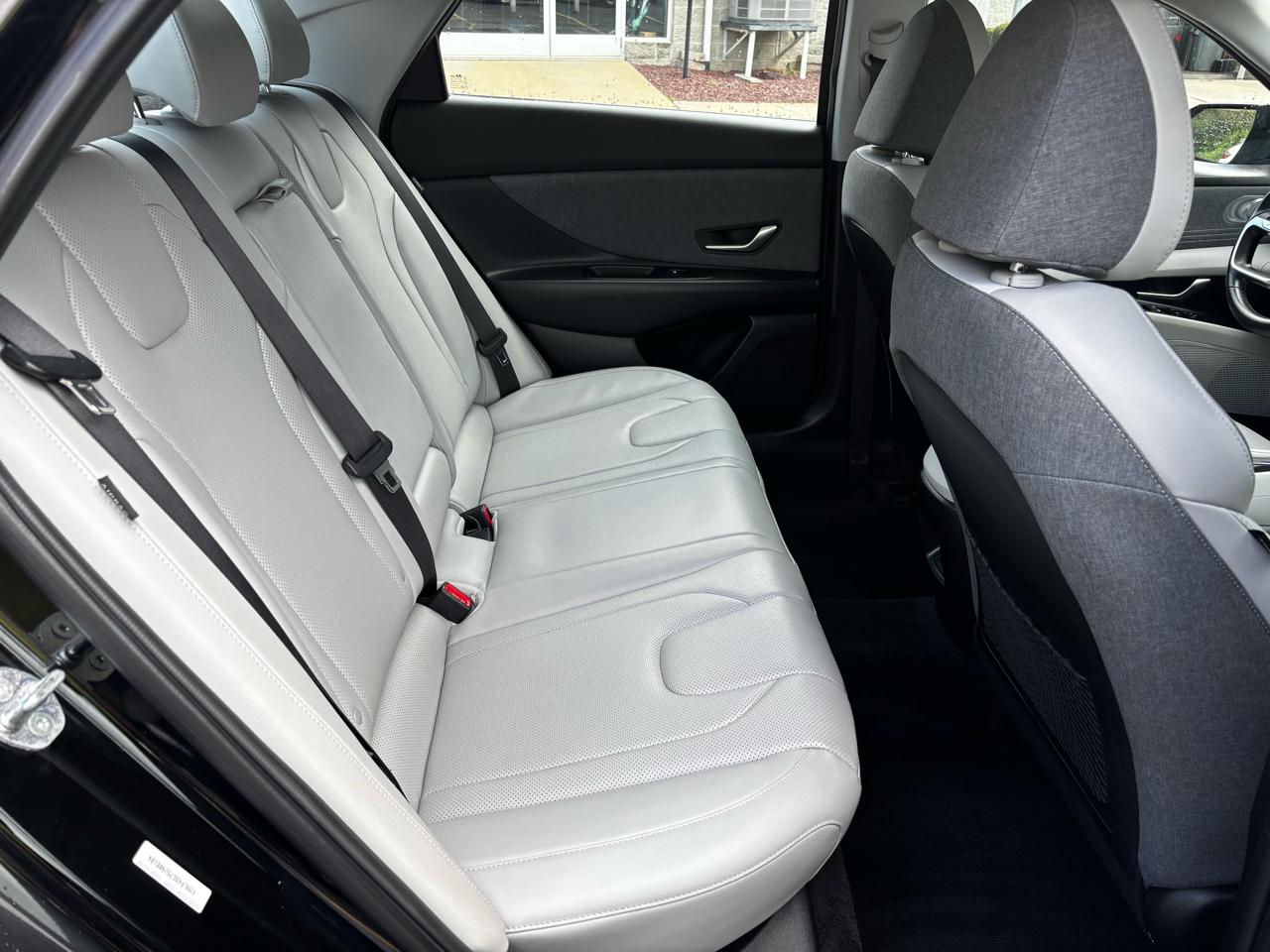 Hyundai Elantra Limited IVT 2025
