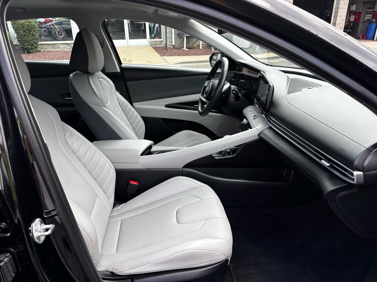 Hyundai Elantra Limited IVT 2025
