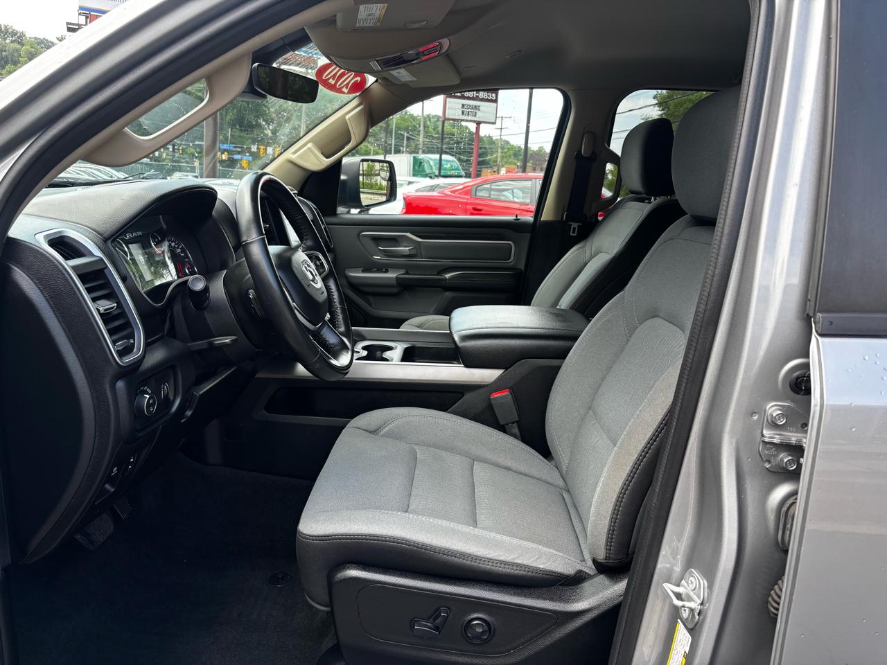RAM 1500 Big Horn 4x4 Quad Cab 6'4" Box 2020