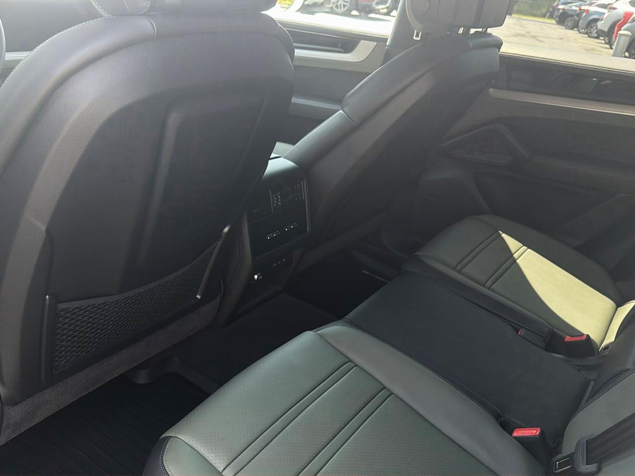 Porsche Cayenne AWD 2026
