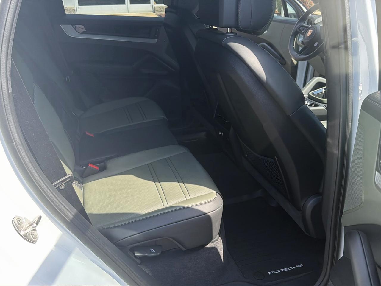 Porsche Cayenne AWD 2026