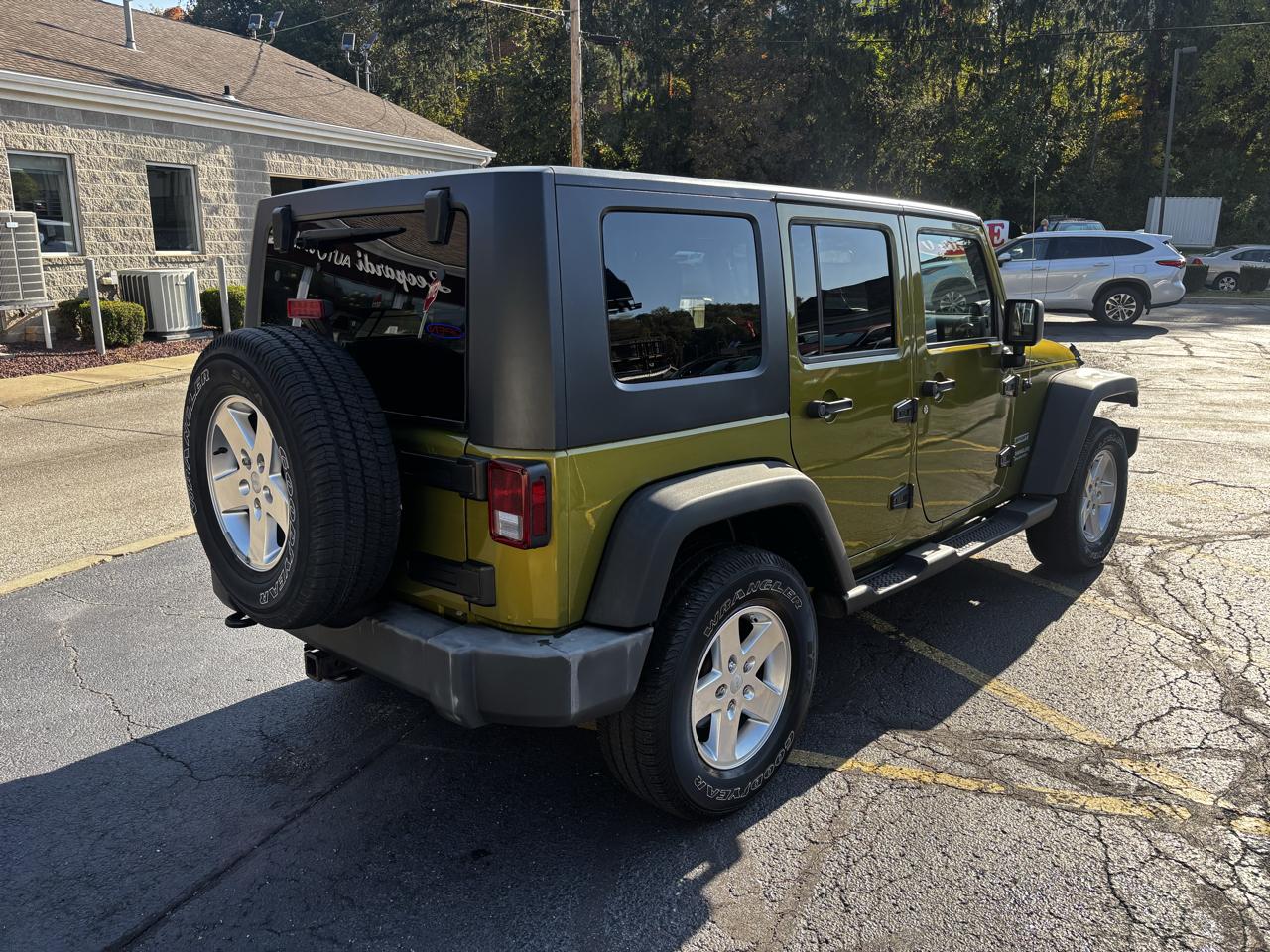 Jeep Wrangler Unlimited 4WD 4dr Sport 2010
