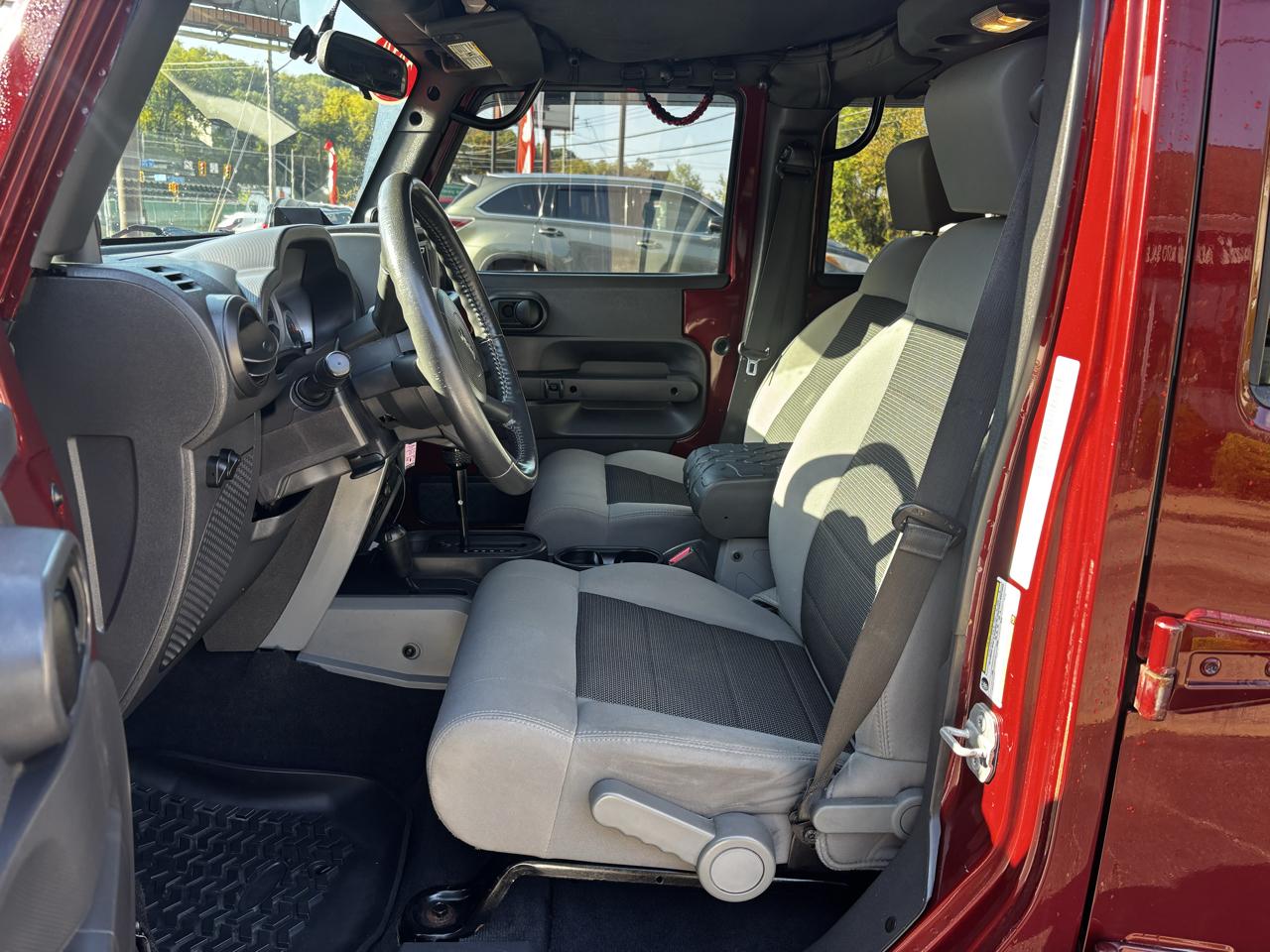 Jeep Wrangler Unlimited 4WD 4dr Sport 2010