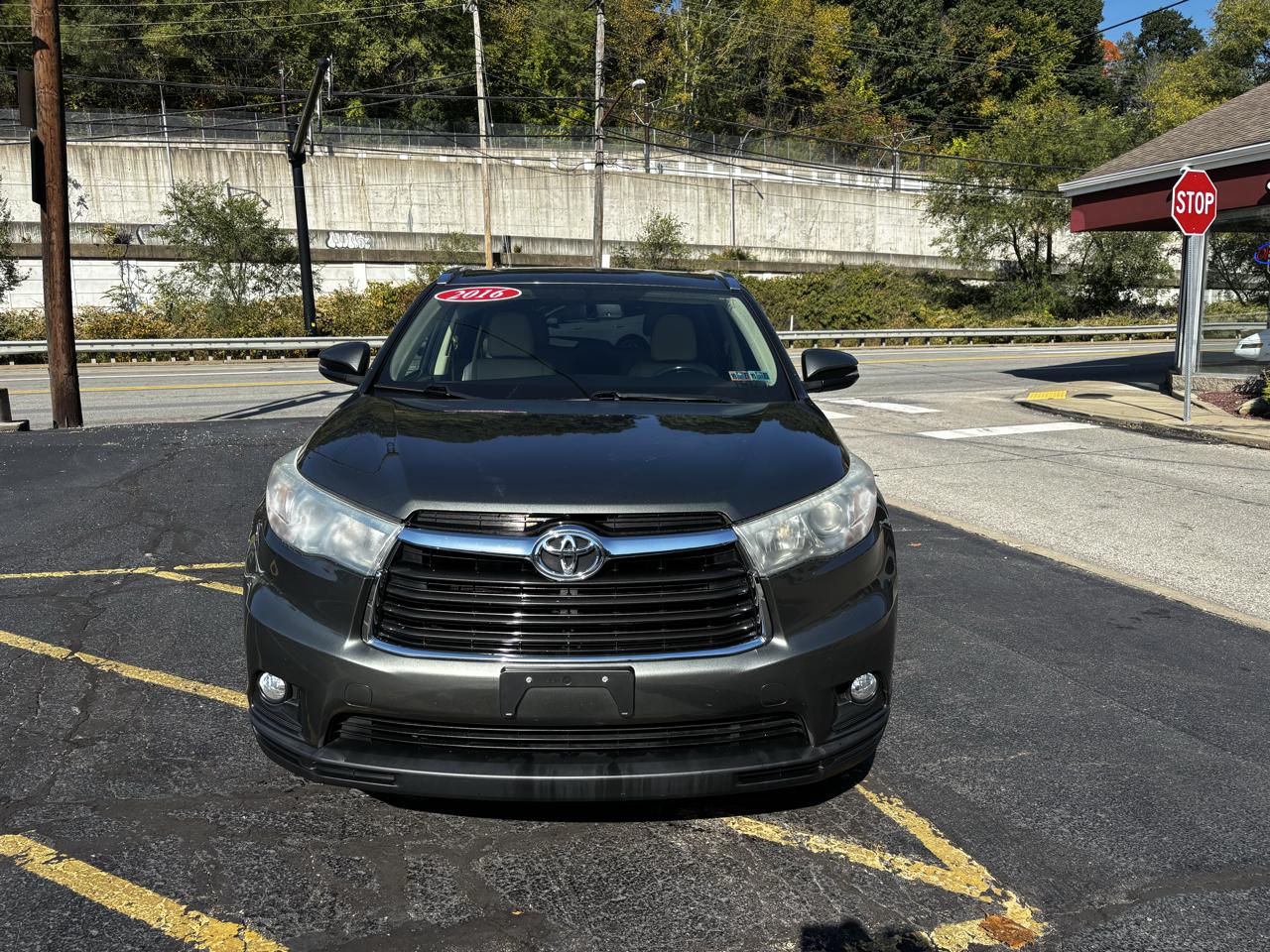 Toyota Highlander AWD 4dr V6 XLE (Natl) 2016