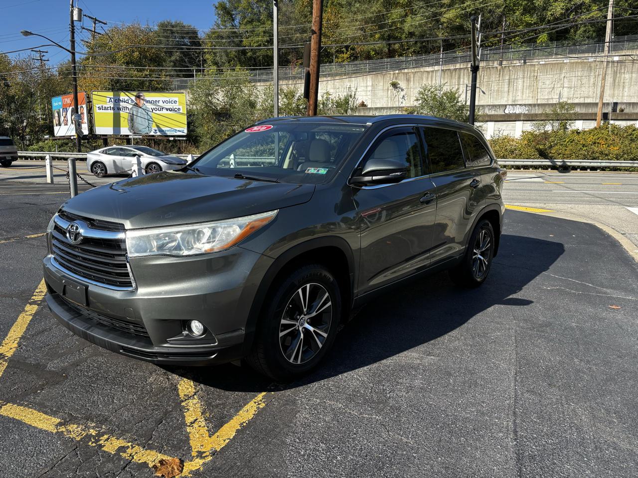 Toyota Highlander AWD 4dr V6 XLE (Natl) 2016