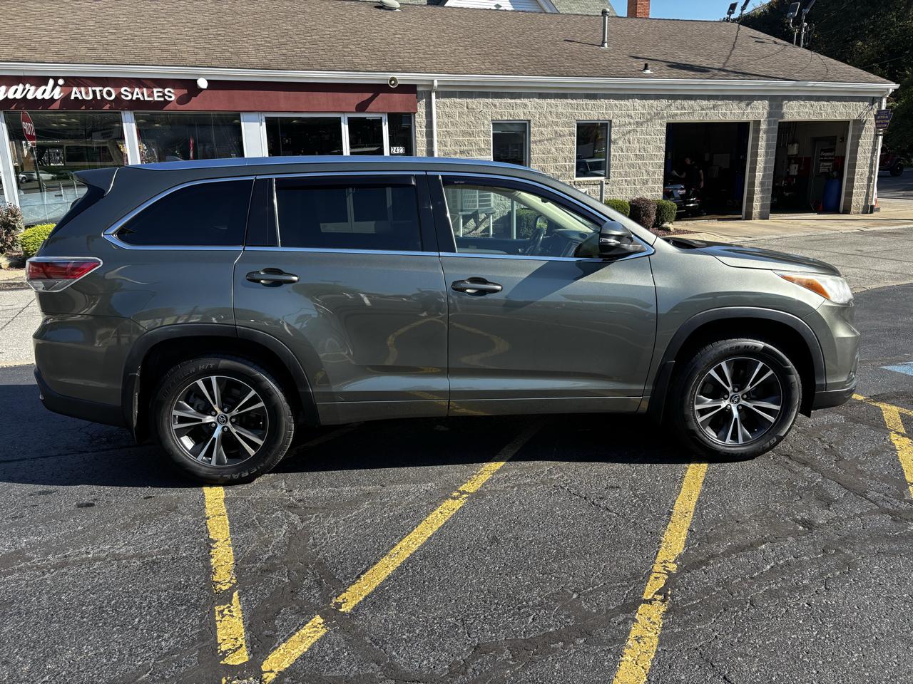Toyota Highlander AWD 4dr V6 XLE (Natl) 2016