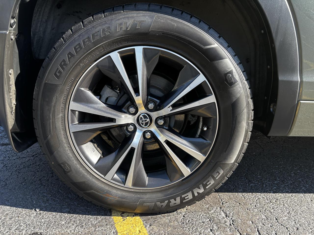 Toyota Highlander AWD 4dr V6 XLE (Natl) 2016