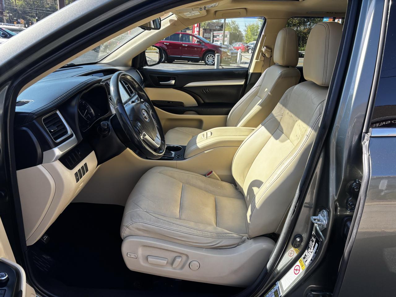 Toyota Highlander AWD 4dr V6 XLE (Natl) 2016
