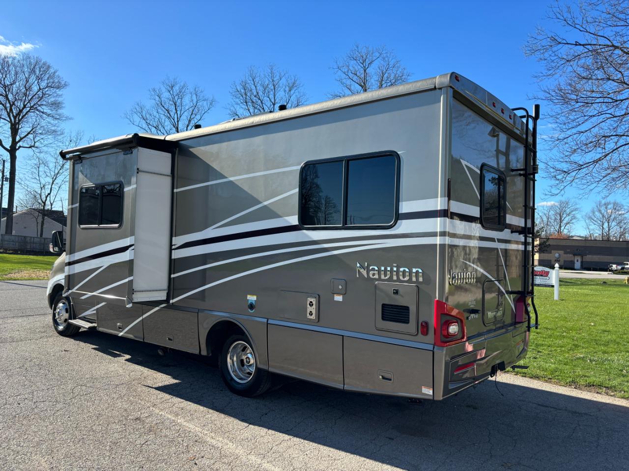 Winnebago Navion  2021