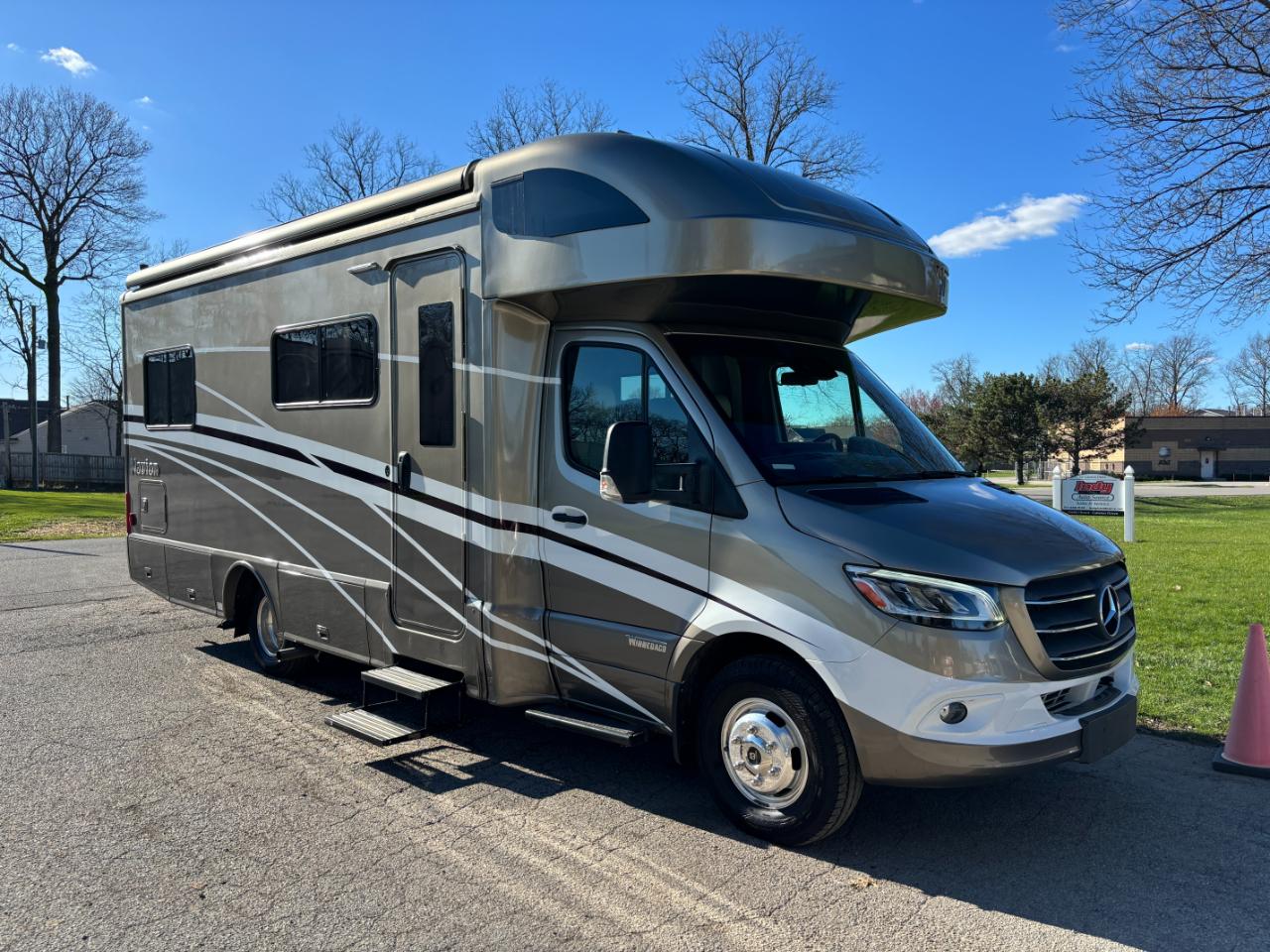 Winnebago Navion  2021