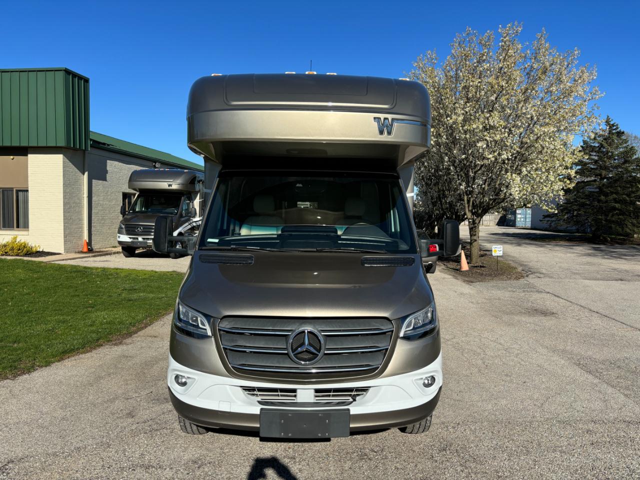Winnebago Navion  2021