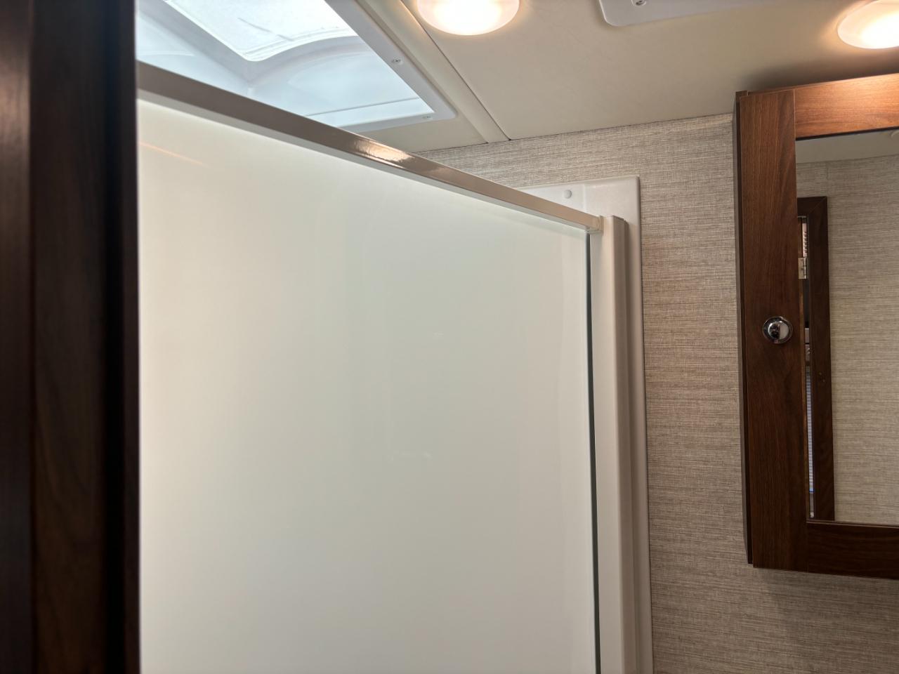 Winnebago Navion  2021