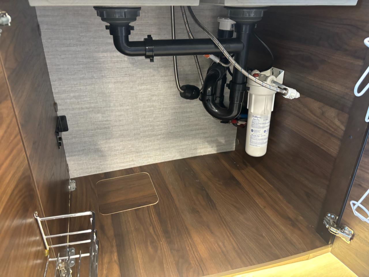 Winnebago Navion  2021