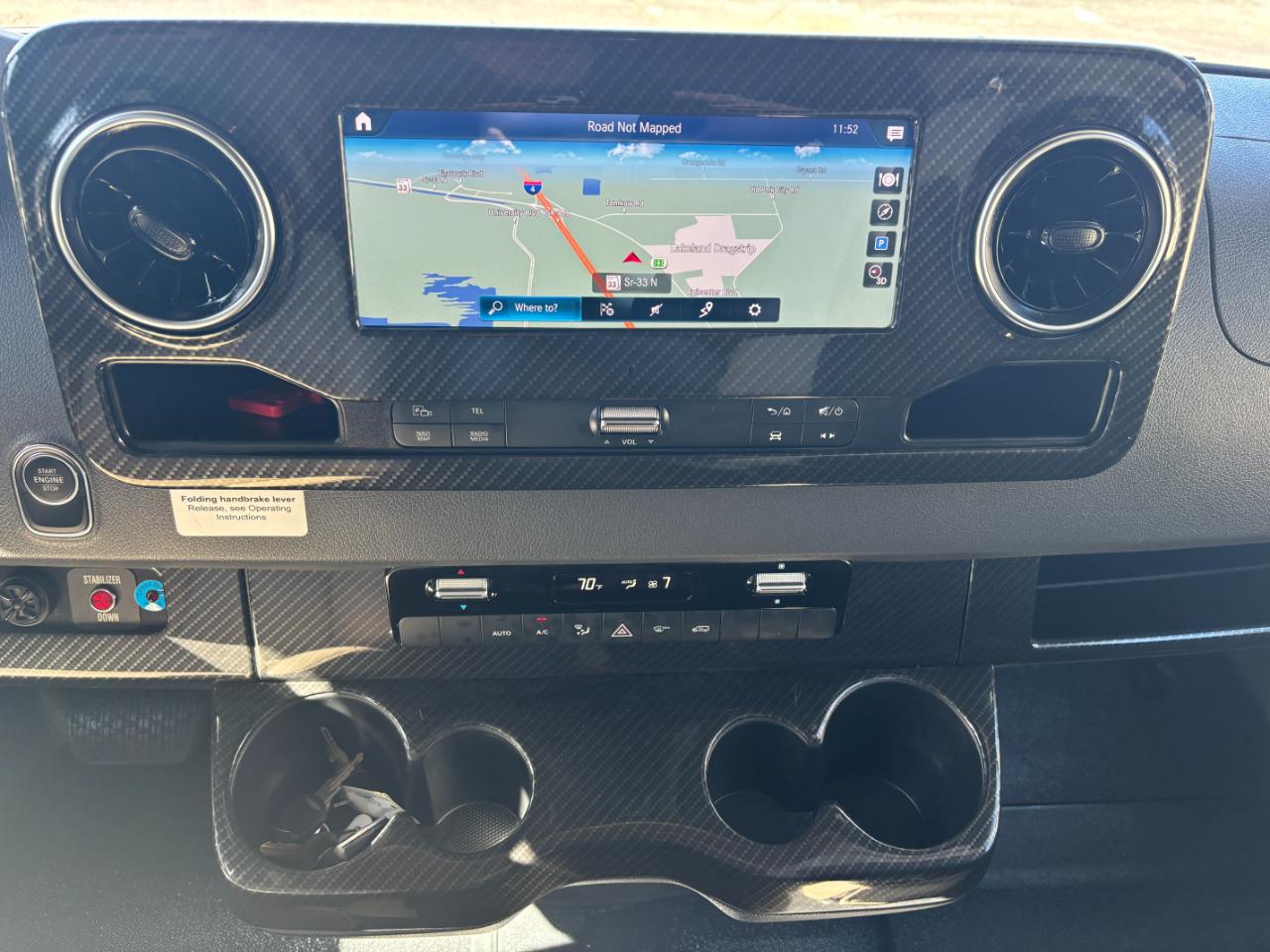Winnebago Navion  2021