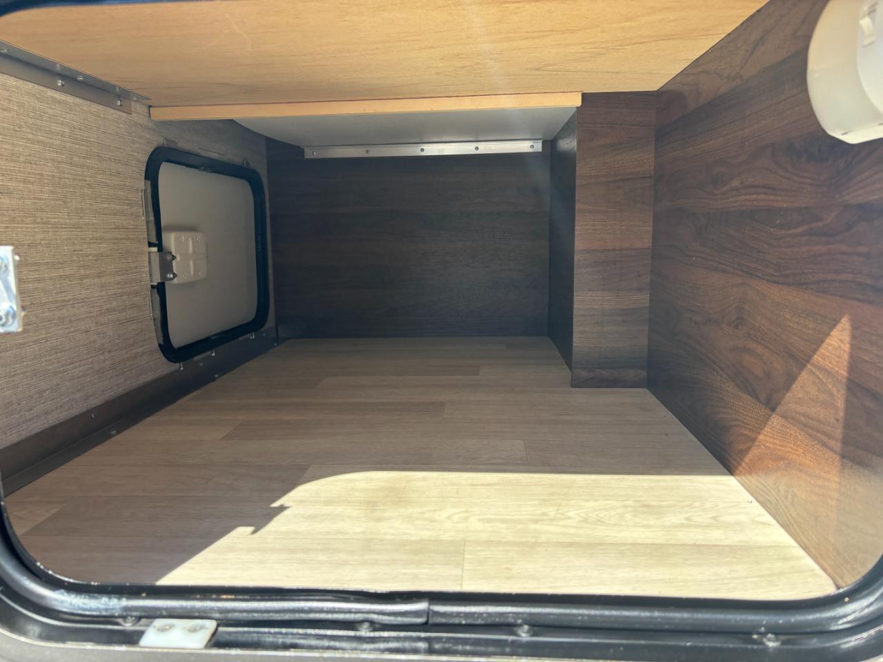 Winnebago Navion  2021
