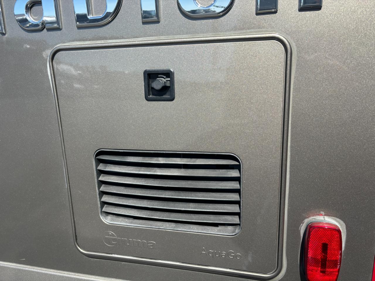 Winnebago Navion  2021