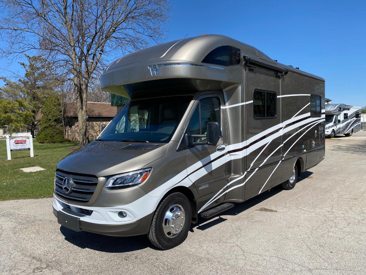 Winnebago Navion  2021