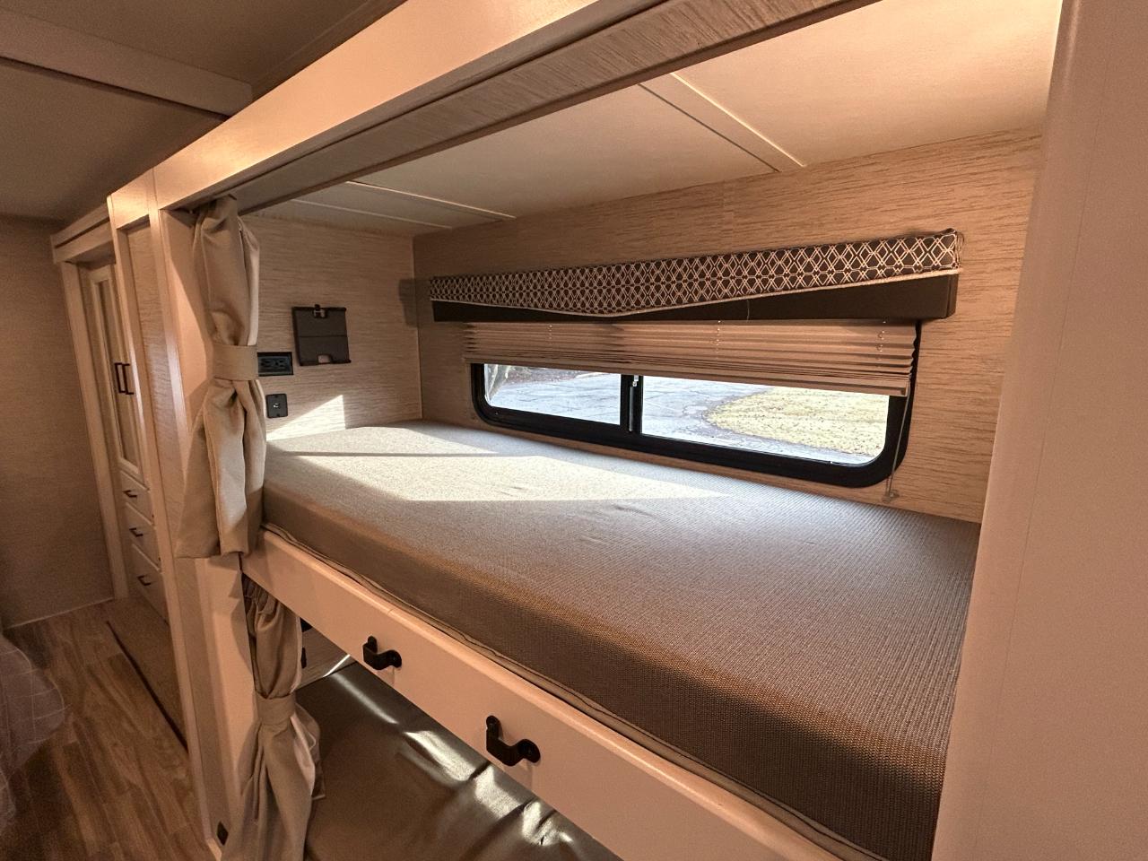 Thor Motor Coach A.C.E.  2023