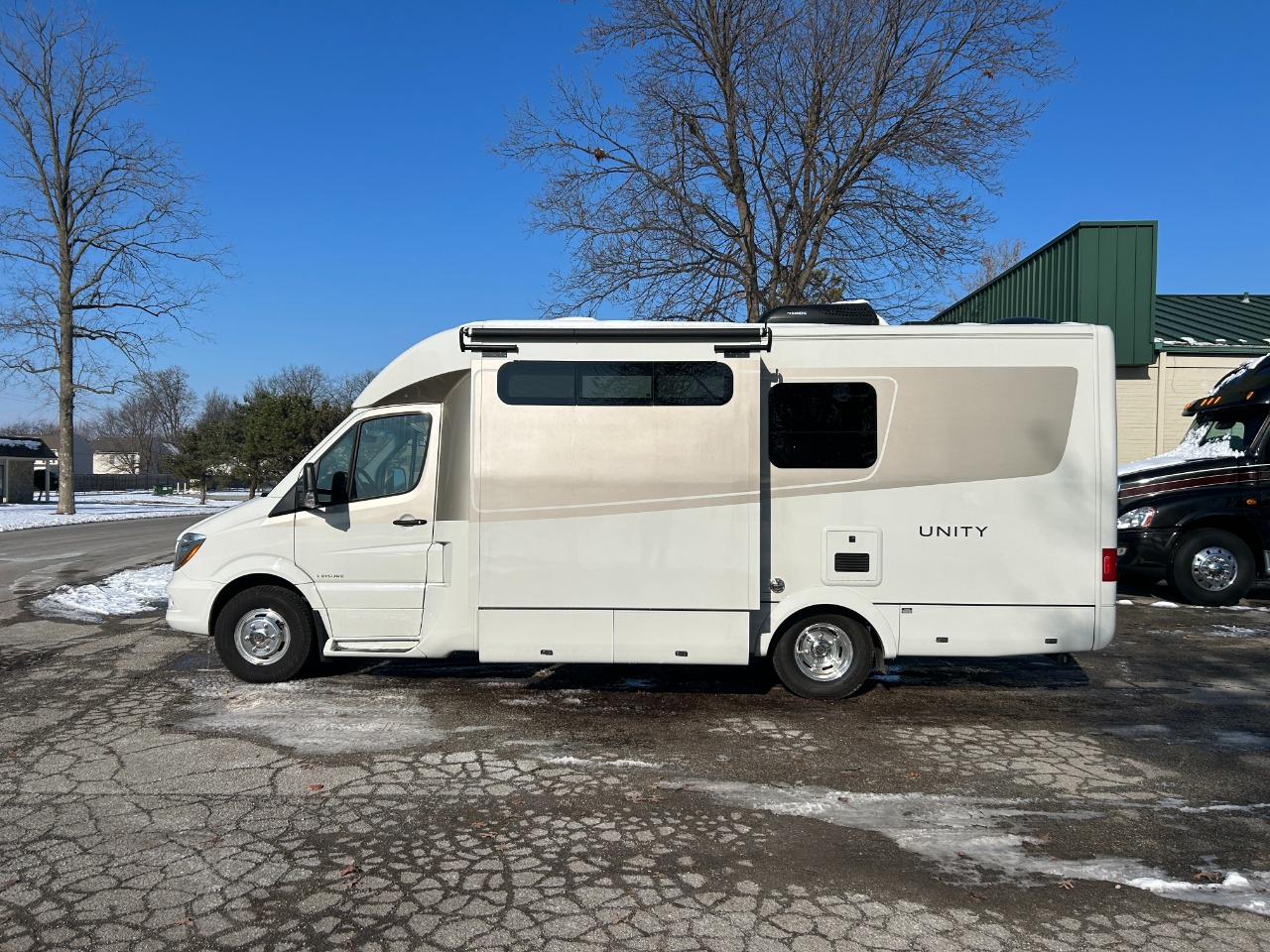 Leisure Travel U24MB  2018