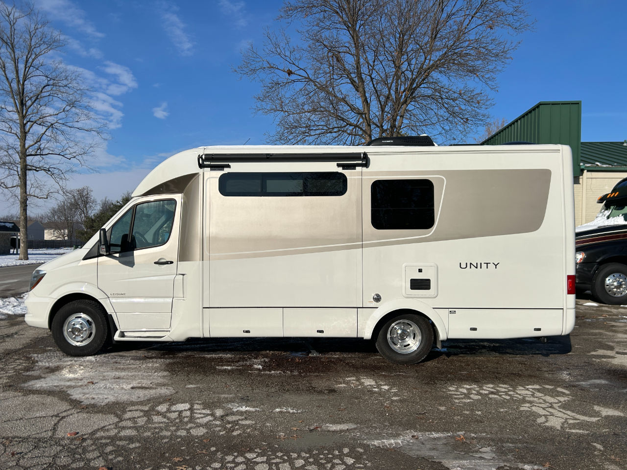 Leisure Travel U24MB  2018