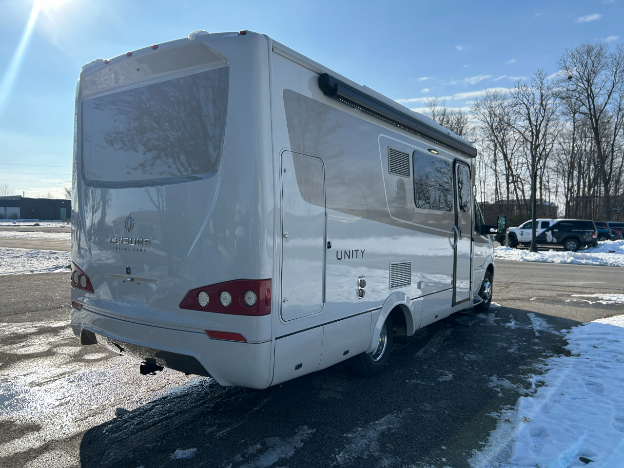 Leisure Travel U24MB  2018