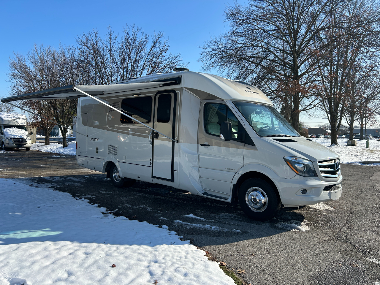 Leisure Travel U24MB  2018