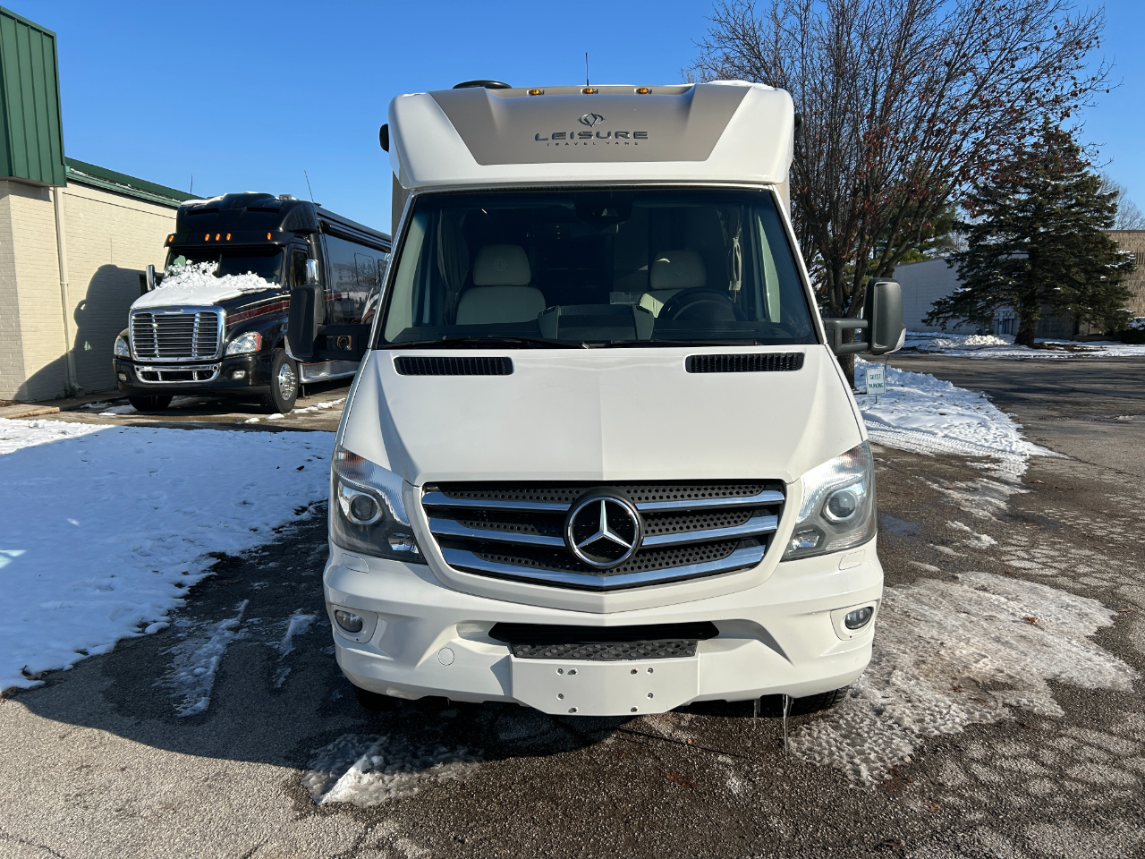 Leisure Travel U24MB  2018