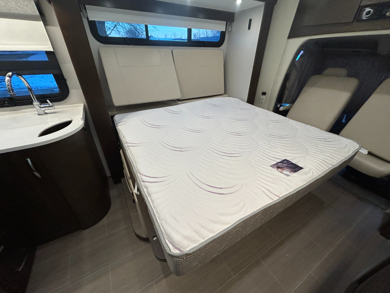 Leisure Travel U24MB  2018