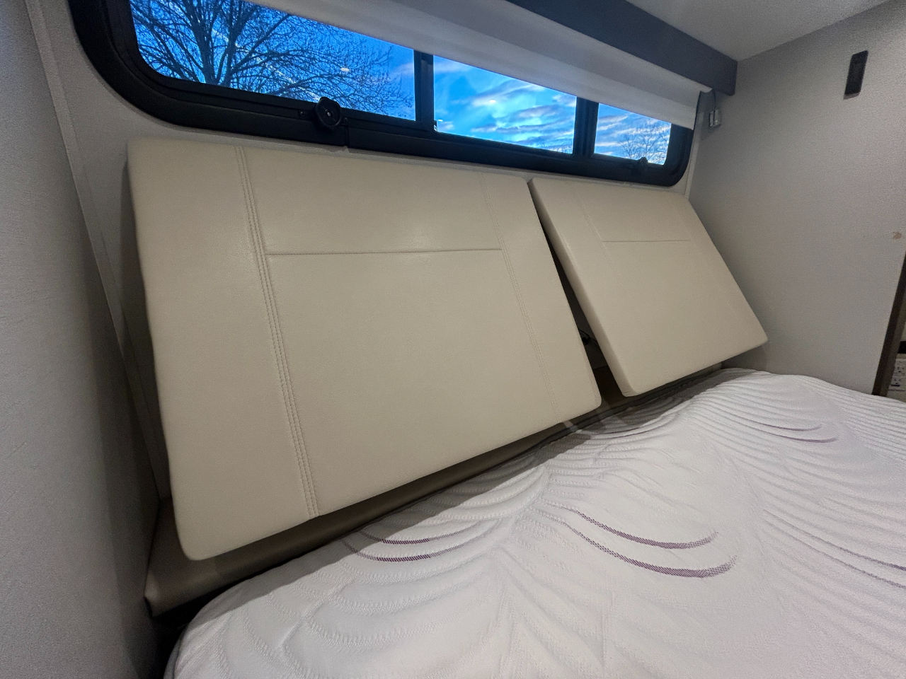 Leisure Travel U24MB  2018