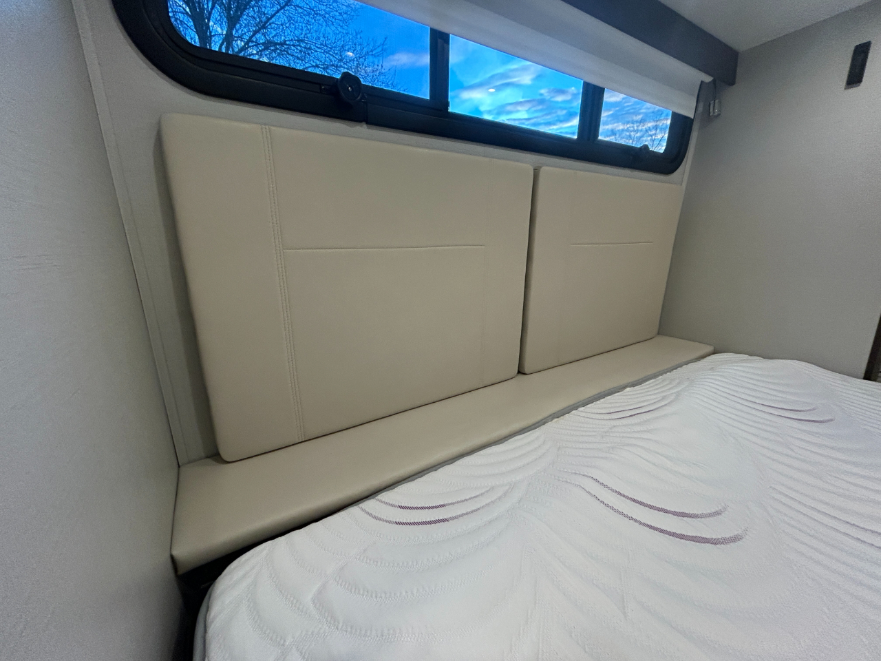 Leisure Travel U24MB  2018