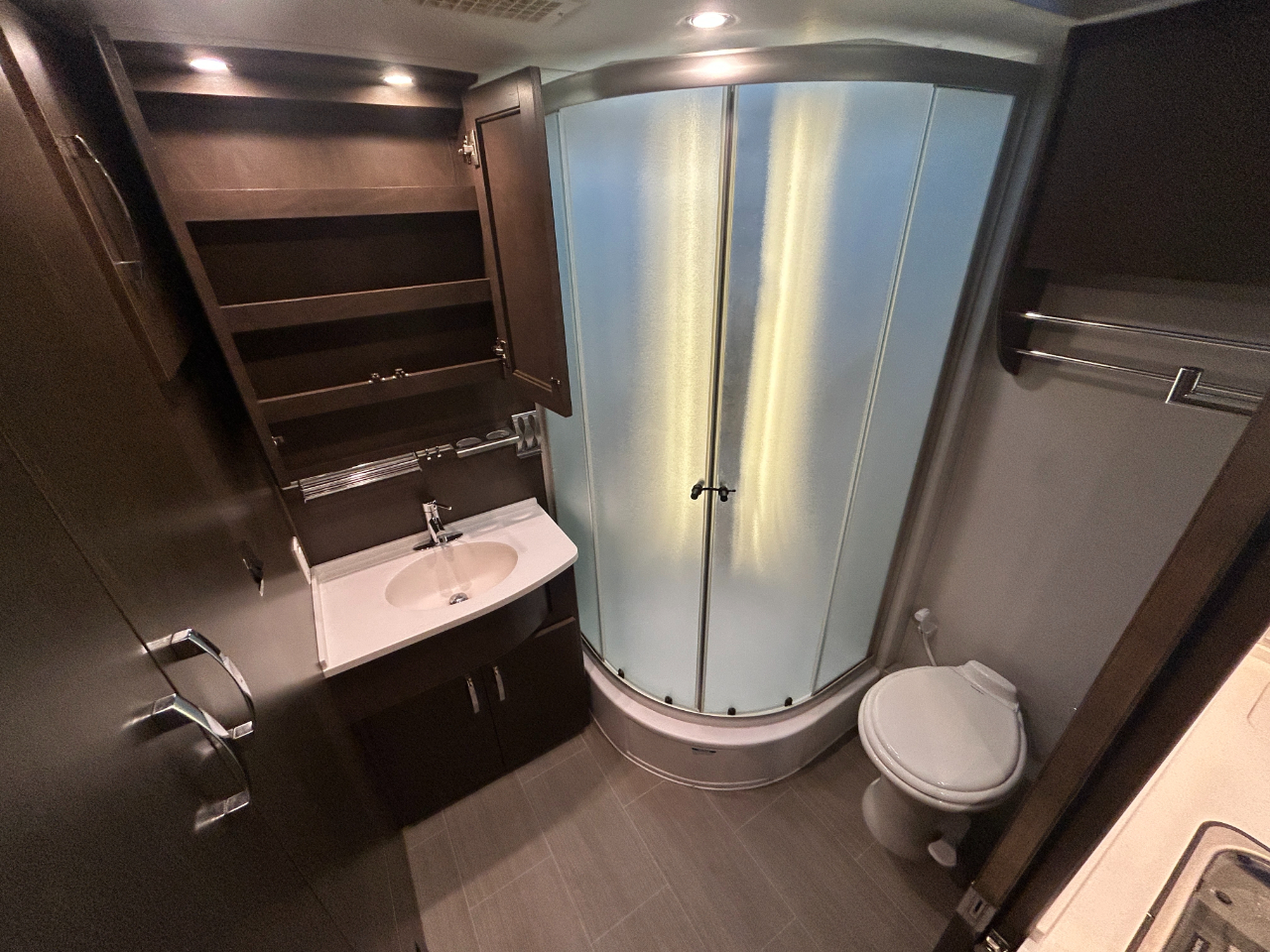 Leisure Travel U24MB  2018