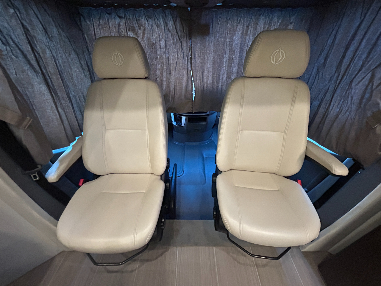 Leisure Travel U24MB  2018