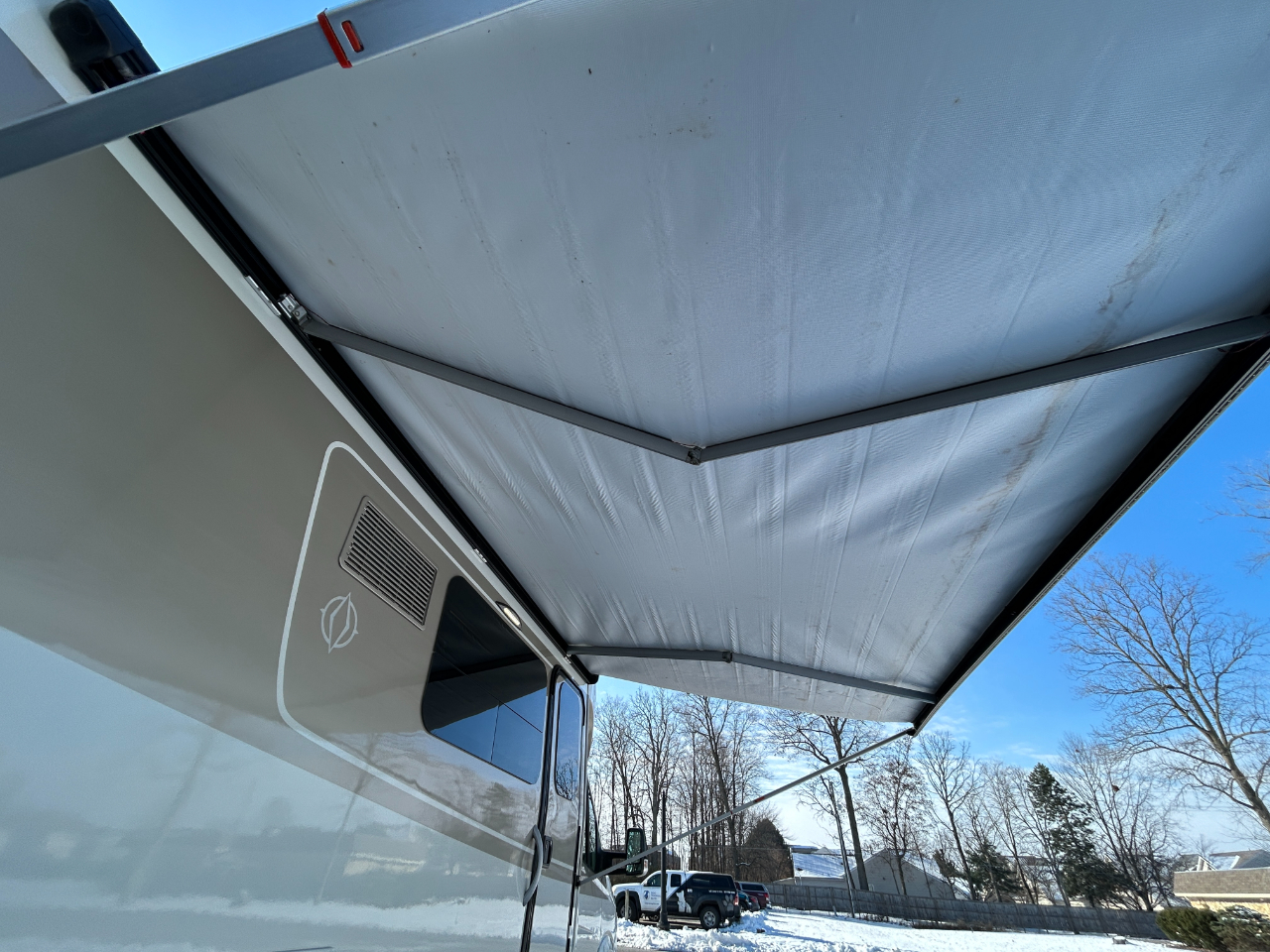 Leisure Travel U24MB  2018