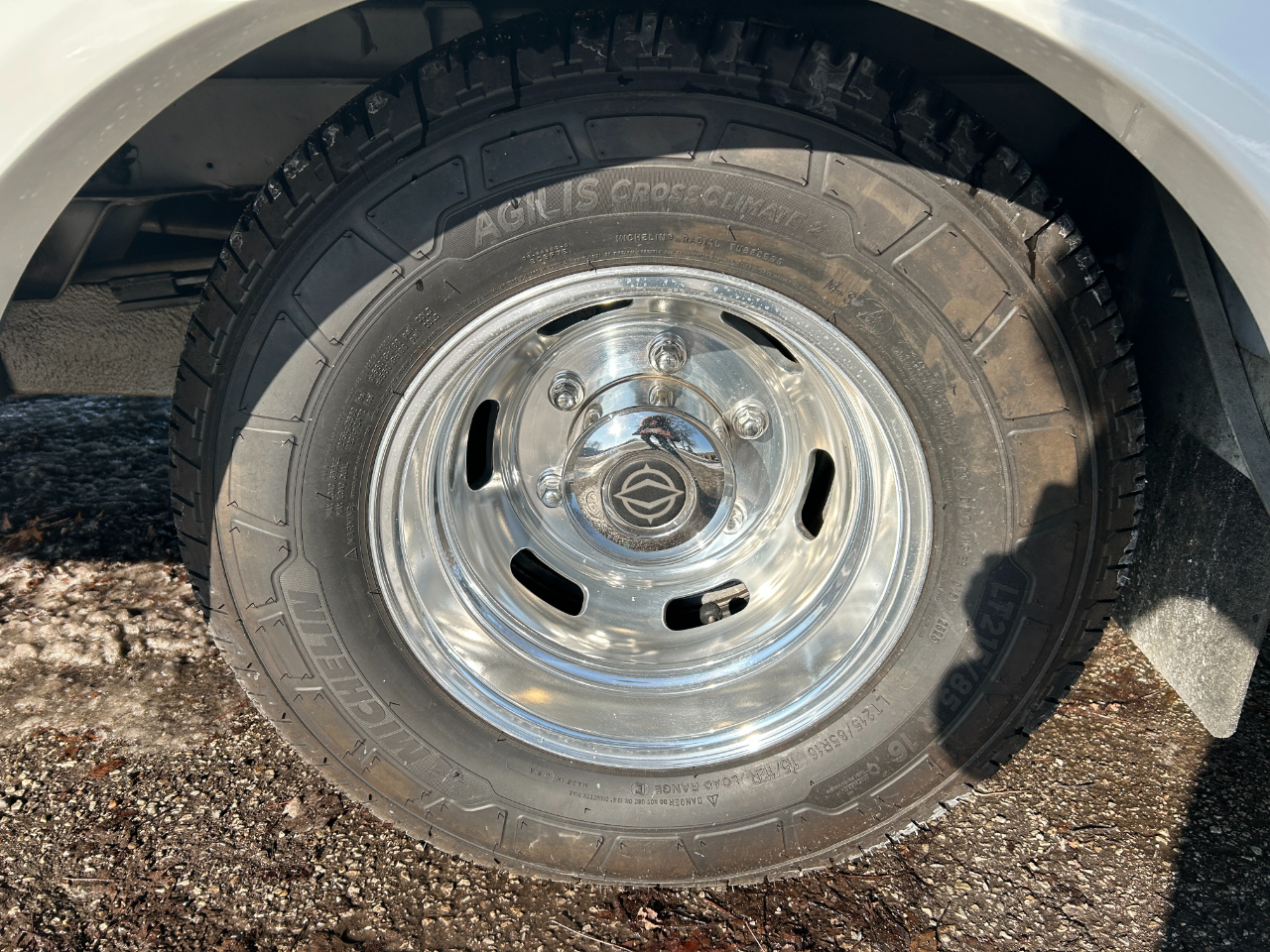 Leisure Travel U24MB  2018