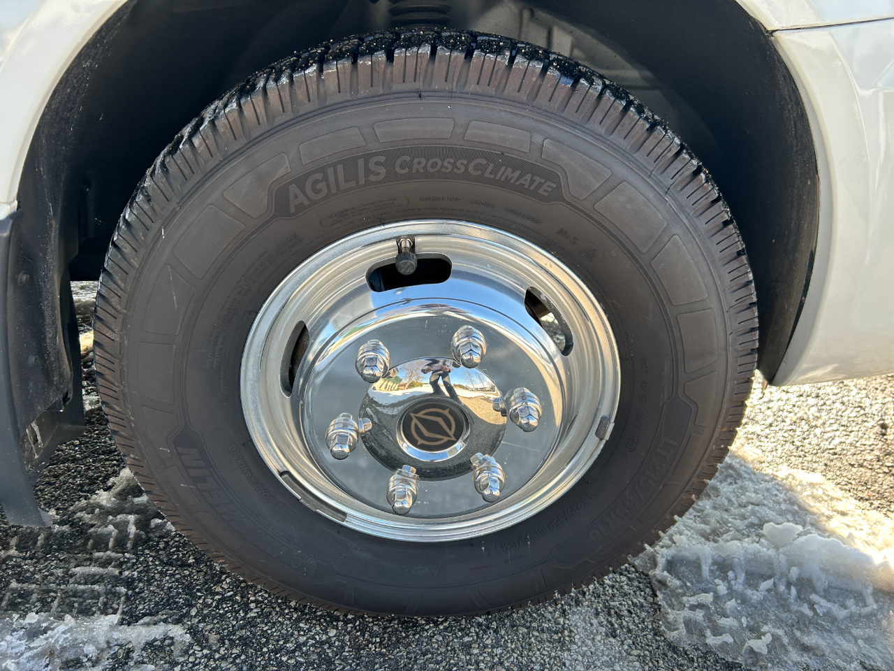 Leisure Travel U24MB  2018