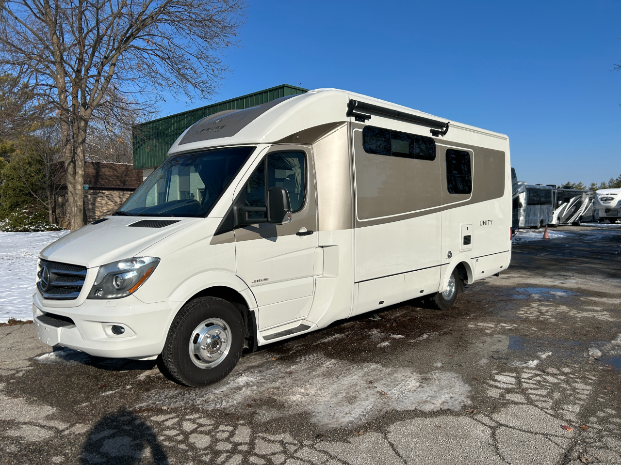 Leisure Travel U24MB  2018