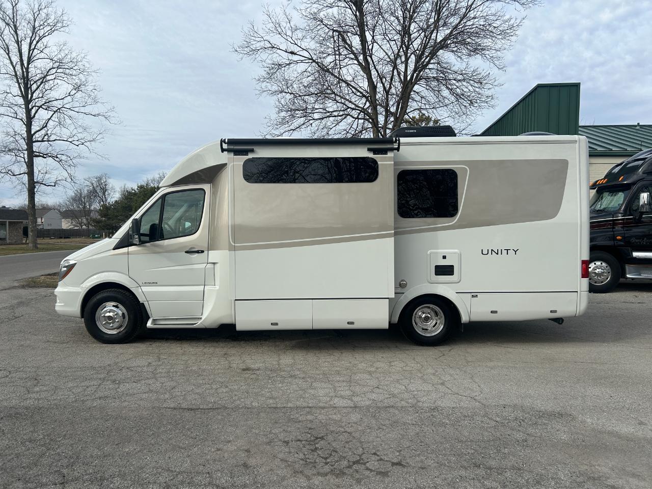 Leisure Travel U24MB  2018