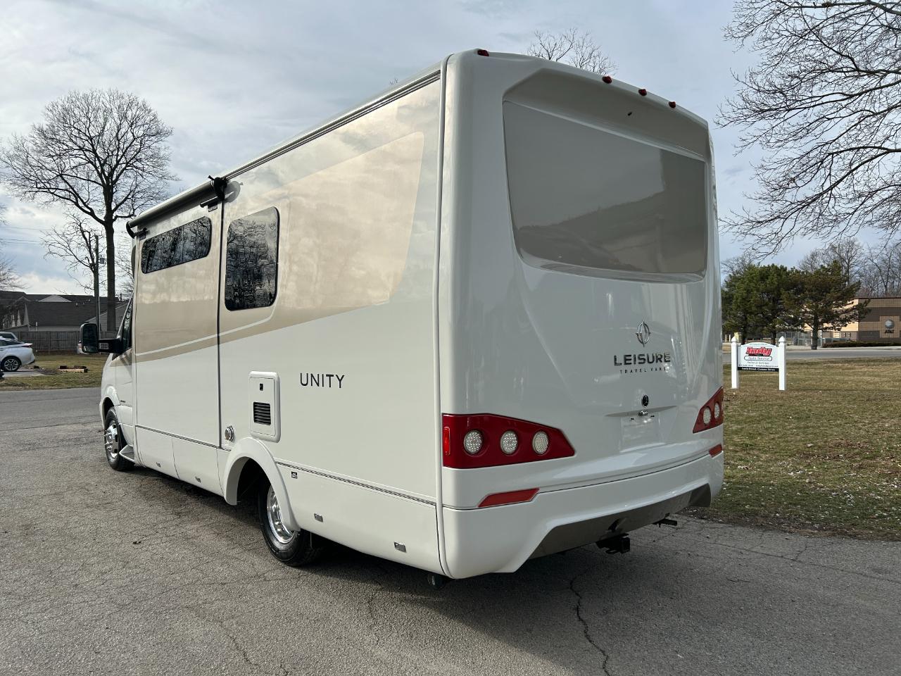 Leisure Travel U24MB  2018