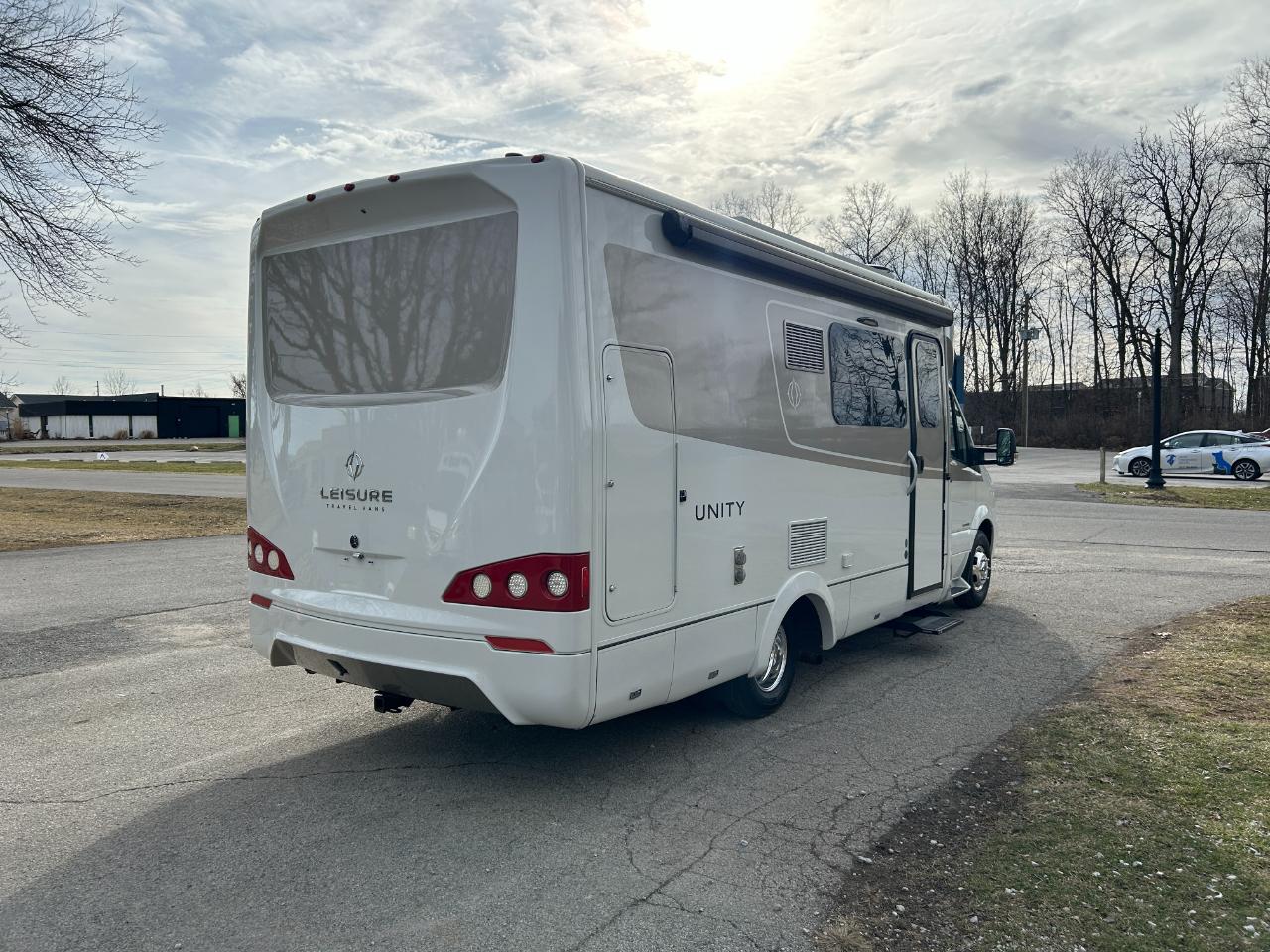 Leisure Travel U24MB  2018